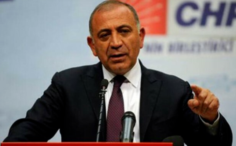 GÜRSEL TEKİN: “CUMHURİYET HALK PARTİSİ’NDEN İNANDIĞIM, UĞRUNA YAŞADIĞIM İLKELER BUNU EMRETTİĞİ VE MEVCUT YAPIDA ÇALIŞMA İMKANIM KALMADIĞI İÇİN BÜYÜK BİR ÜZÜNTÜYLE İSTİFA EDİYORUM”